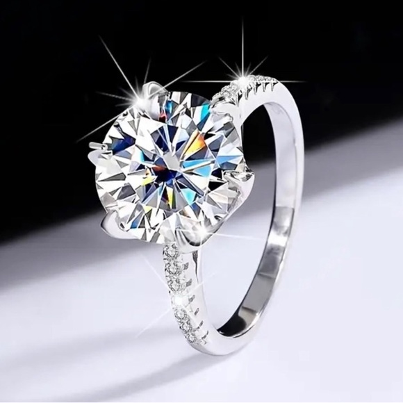 Moissanite Silver Ring with authenticity card included - Picture 3 of 6